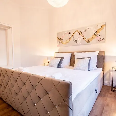 Euphoras - & Stylish - Parking Apartment